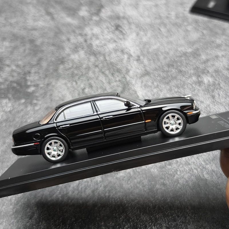 AR BOX Diecast 1:64 Skala XJ6  – Die Cast Car 1 64 recenzja i cena